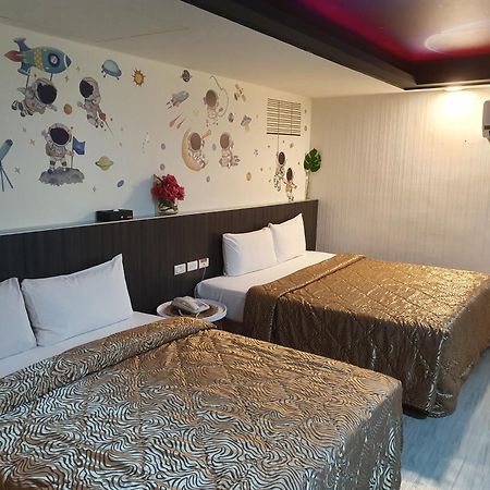 Joy Garden Hotel Kaohsiung Bagian luar foto