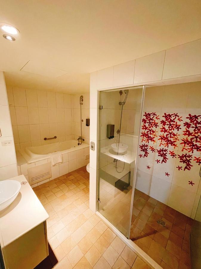 Joy Garden Hotel Kaohsiung Bagian luar foto