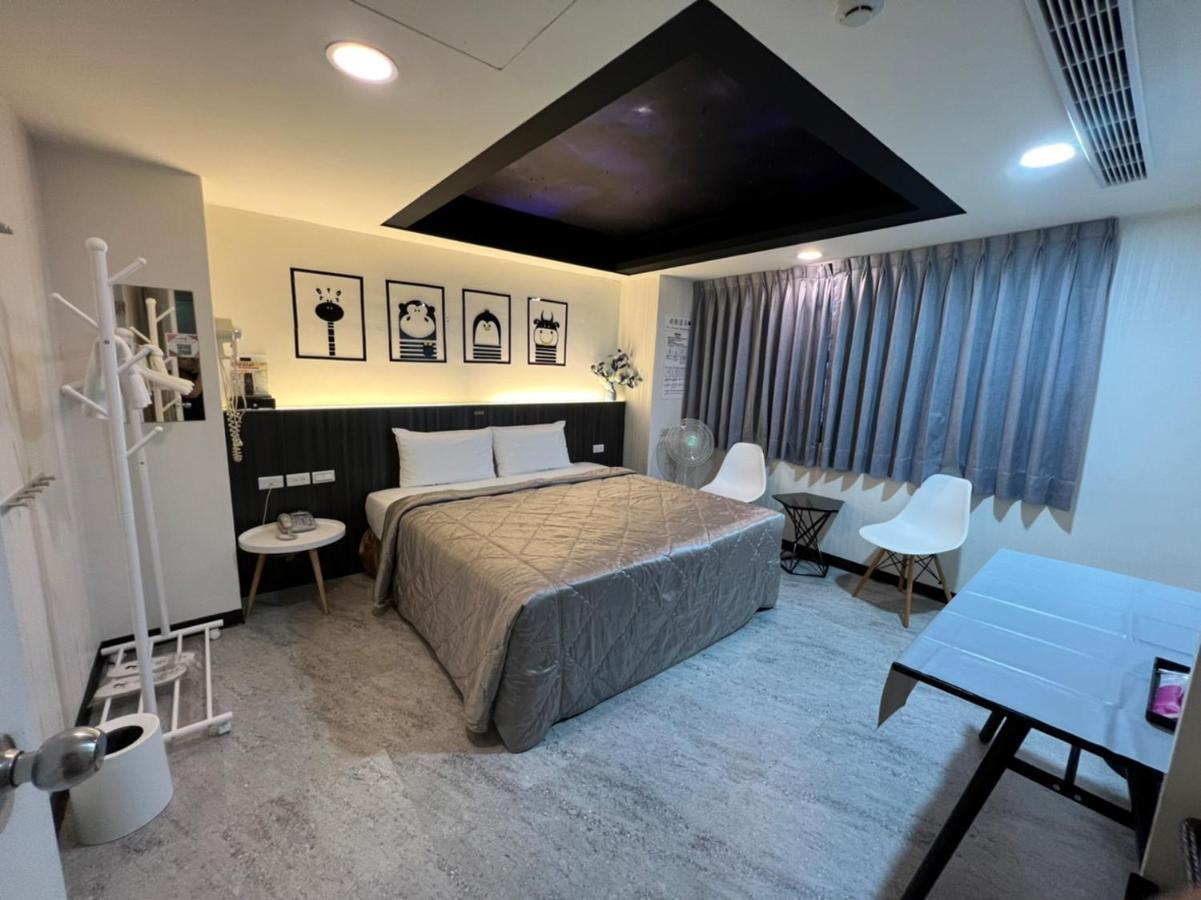Joy Garden Hotel Kaohsiung Bagian luar foto
