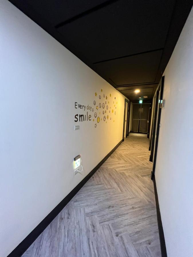 Joy Garden Hotel Kaohsiung Bagian luar foto