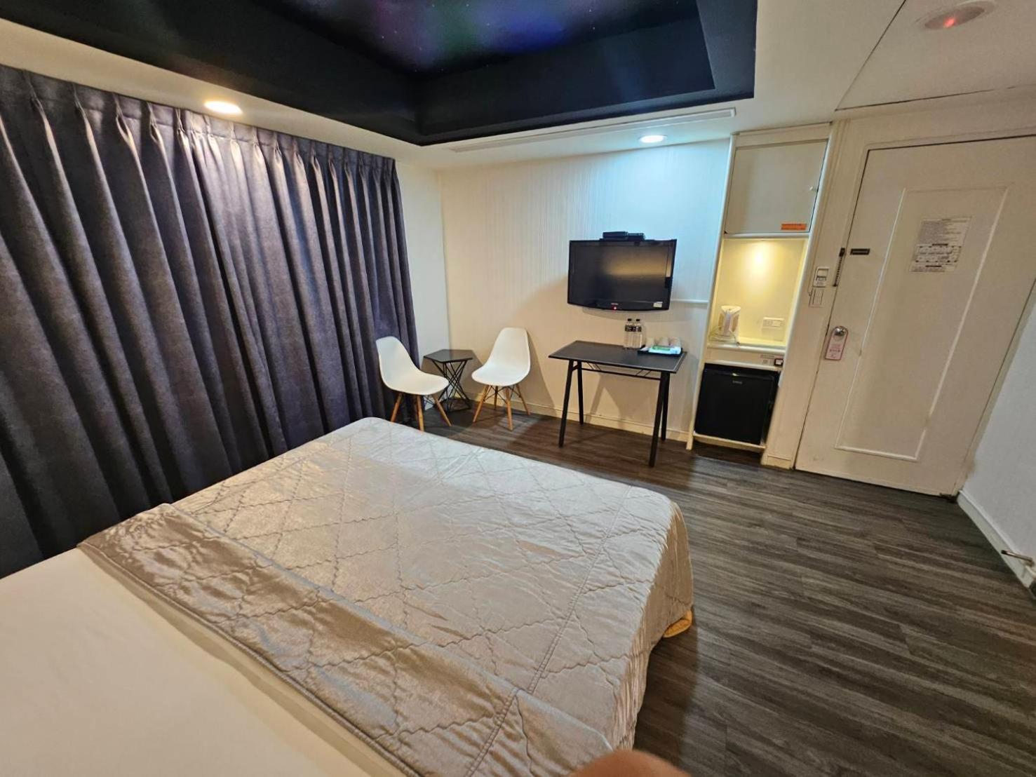 Joy Garden Hotel Kaohsiung Bagian luar foto