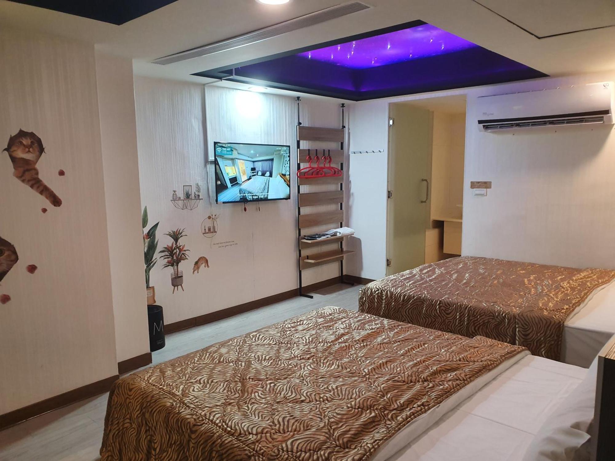Joy Garden Hotel Kaohsiung Bagian luar foto