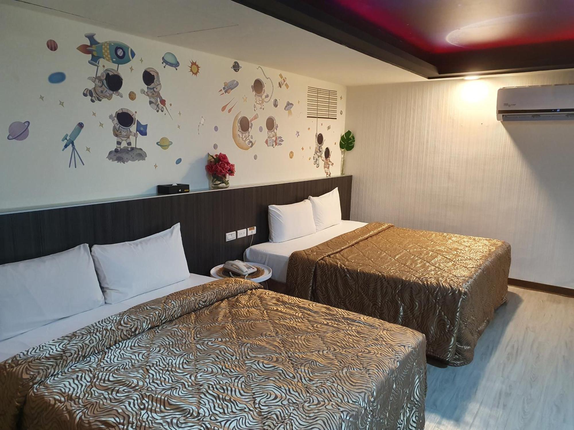 Joy Garden Hotel Kaohsiung Bagian luar foto